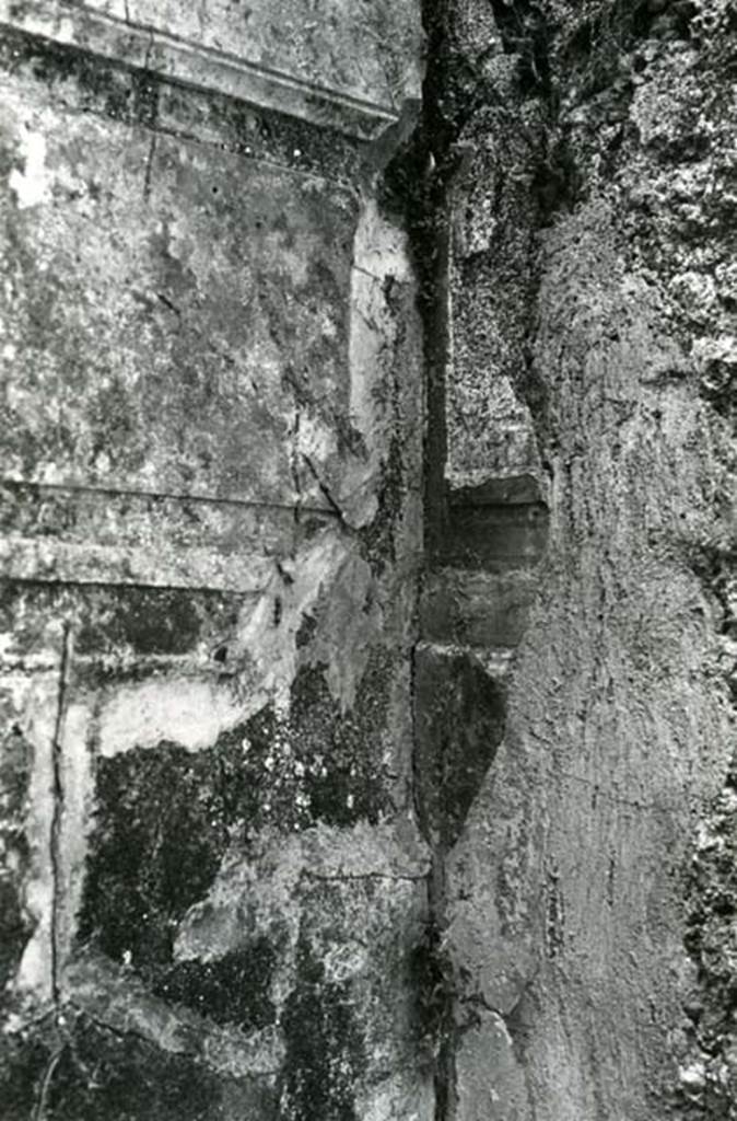 V.5.2 Pompeii. 1972. House without Compluvium, cubiculum “d” with stairwell to right fauces, SW corner, detail. Photo courtesy of Anne Laidlaw. American Academy in Rome, Photographic Archive. Laidlaw collection _P_72_24_31.