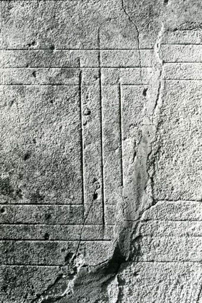 V.5.2 Pompeii. 1975. House without Compluvium, cubiculum “d”, detail of incision.
Photo courtesy of Anne Laidlaw. American Academy in Rome, Photographic Archive. Laidlaw collection _P_75_7_25.