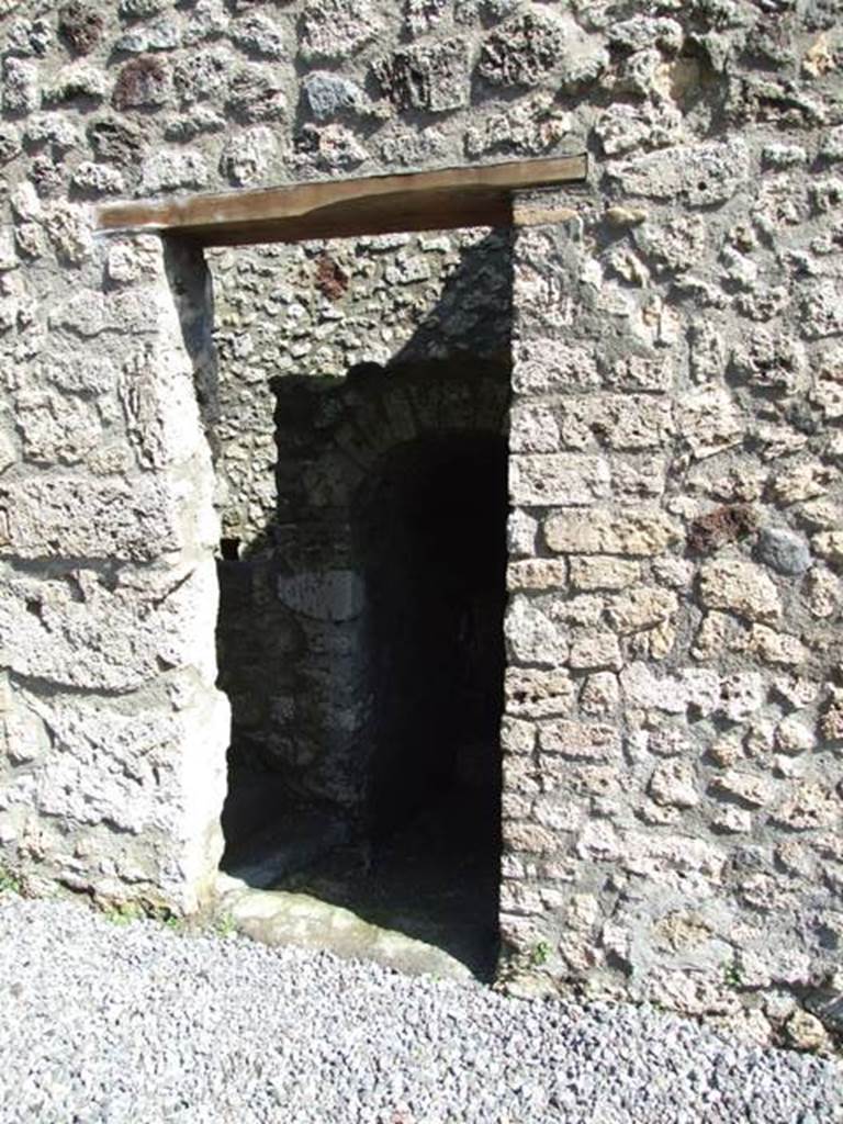 V.5.3 Pompeii. March 2009. Room 3 in centre of east side of peristyle.