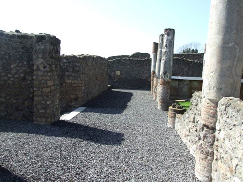 V.5.3 Pompeii. March 2009. Looking west across south side of peristyle.