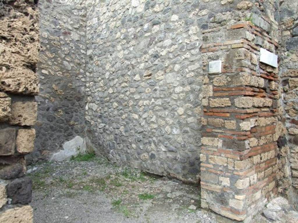 V.5.4 Pompeii. March 2009. East wall.