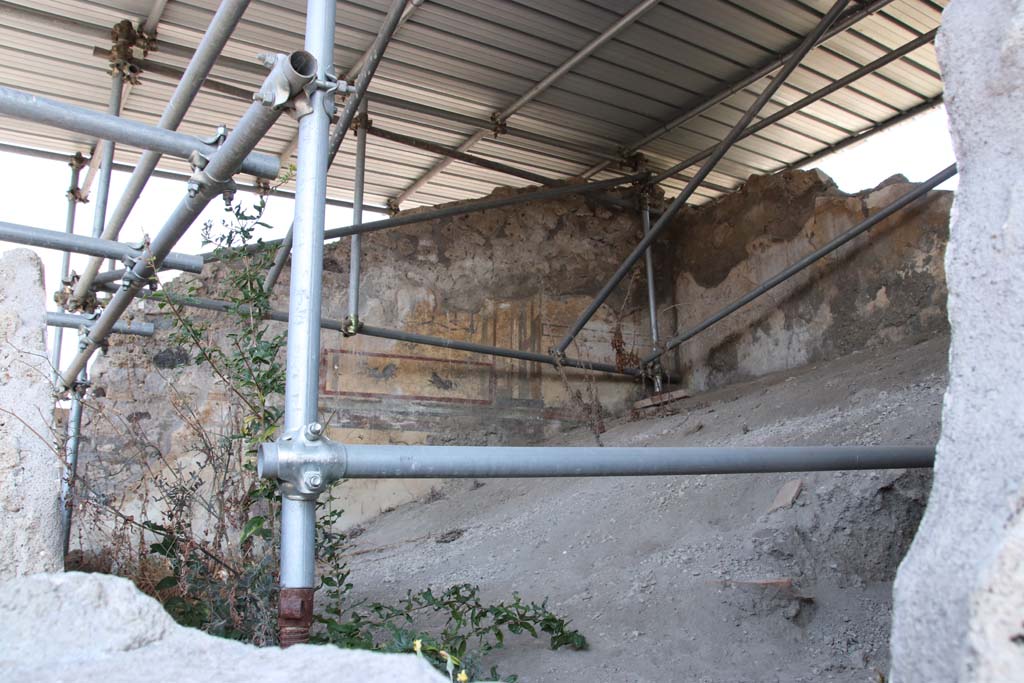 V.6.12 Pompeii, September 2021. Looking towards upper north wall and north-east corner. Photo courtesy of Klaus Heese.