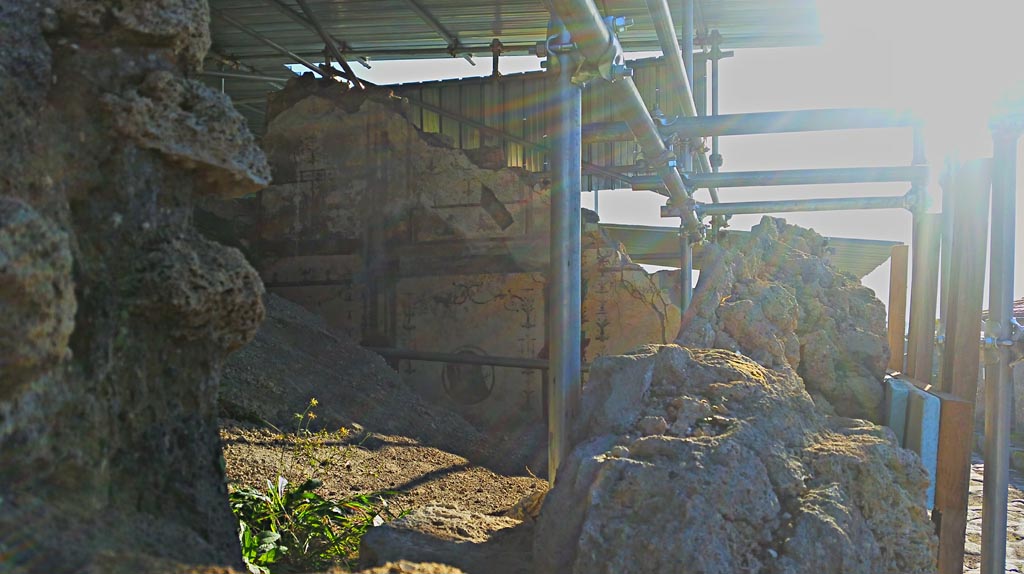 V.6.12 Pompei. December 2019. Looking towards upper south wall. Photo courtesy of Giuseppe Ciaramella.