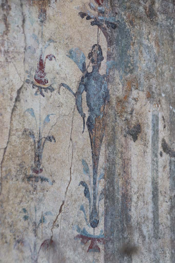 V.6.12 Pompeii, September 2021.
Detail of painted floral decoration and figure at west end of centre of north wall.
Photo courtesy of Klaus Heese.