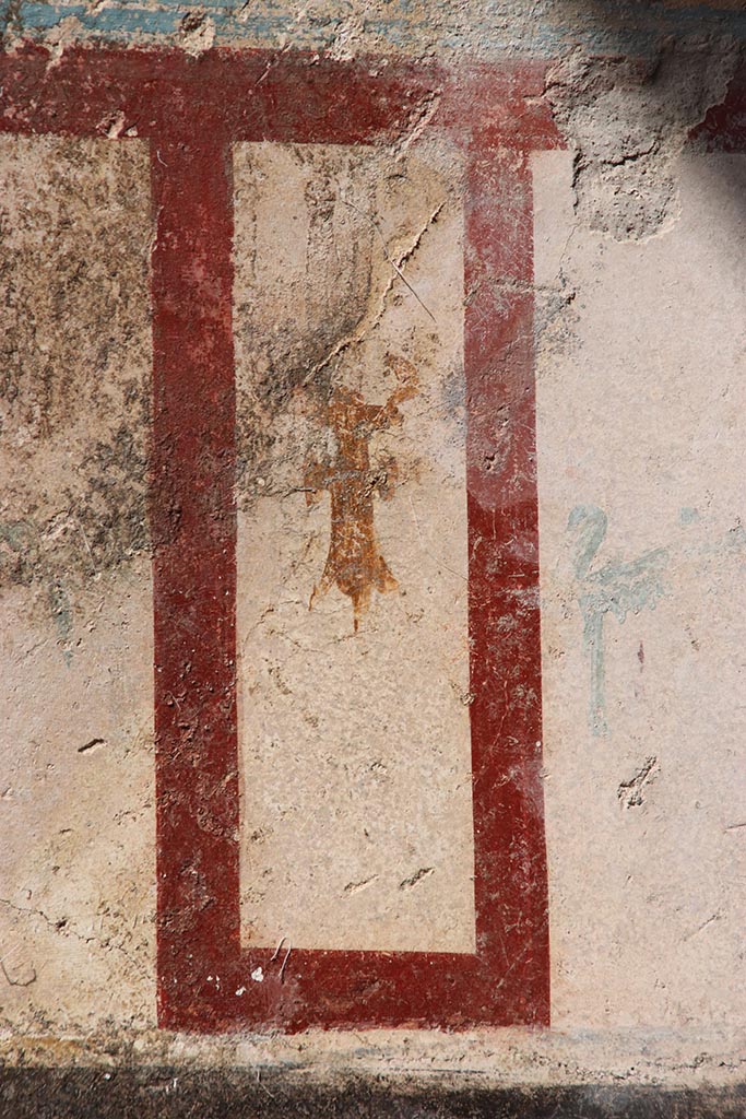 V.6.12 Pompeii. October 2024.
Detail from upper north wall of entrance corridor, at west end. Photo courtesy of Klaus Heese.