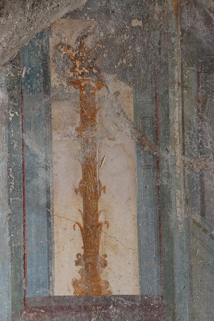 V.6.12 Pompeii. October 2024.
Detail from upper north wall of fauces/ entrance corridor on west side of Priapus painting.
Photo courtesy of Klaus Heese.