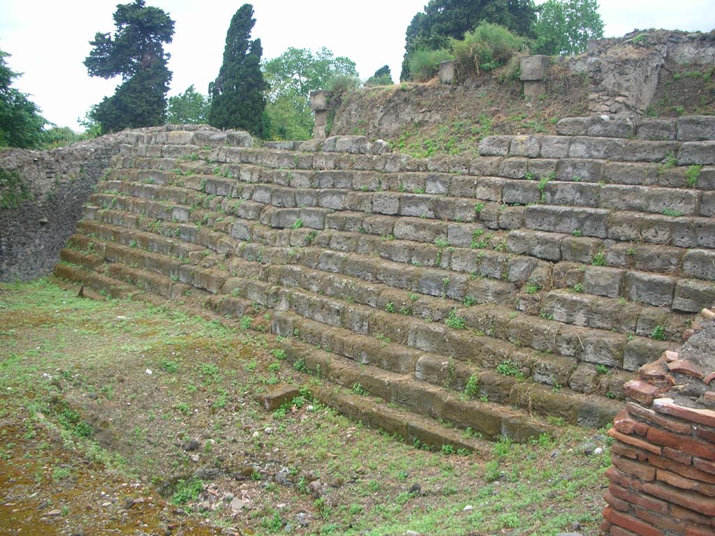 VI.1.1 Pompeii. May 2010. Looking west along steps to the City Wall. Photo courtesy of Ivo van der Graaff.