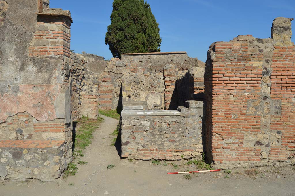 VI.1.2, Pompeii. October 2017. Entrance doorway to bar-room.
Foto Taylor Lauritsen, ERC Grant 681269 DÉCOR.