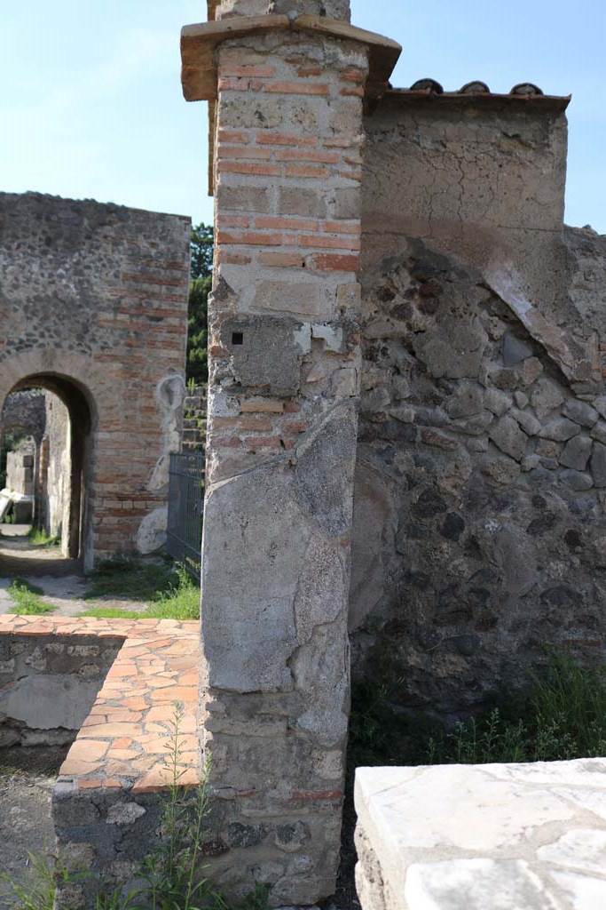 VI.1.2 Pompeii. December 2018.
North side of entrance doorway. Photo courtesy of Aude Durand.