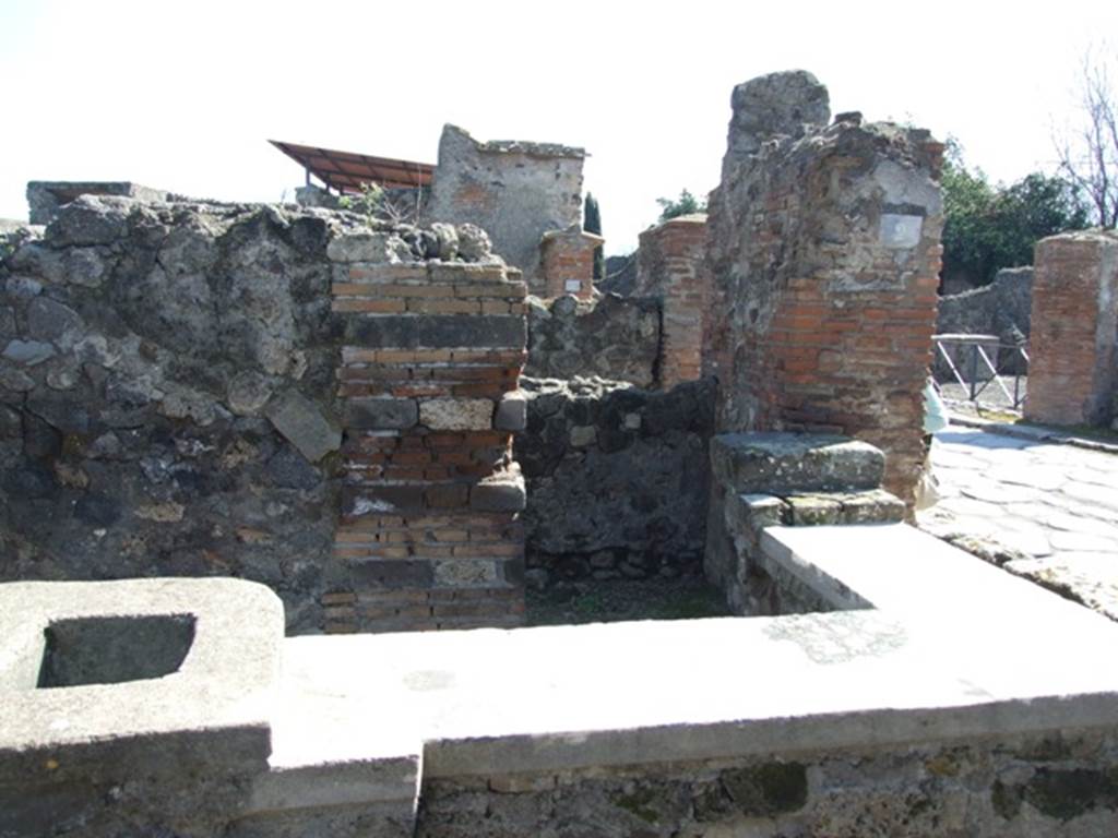 VI.1.2 Pompeii. March 2009. Looking south across counter.