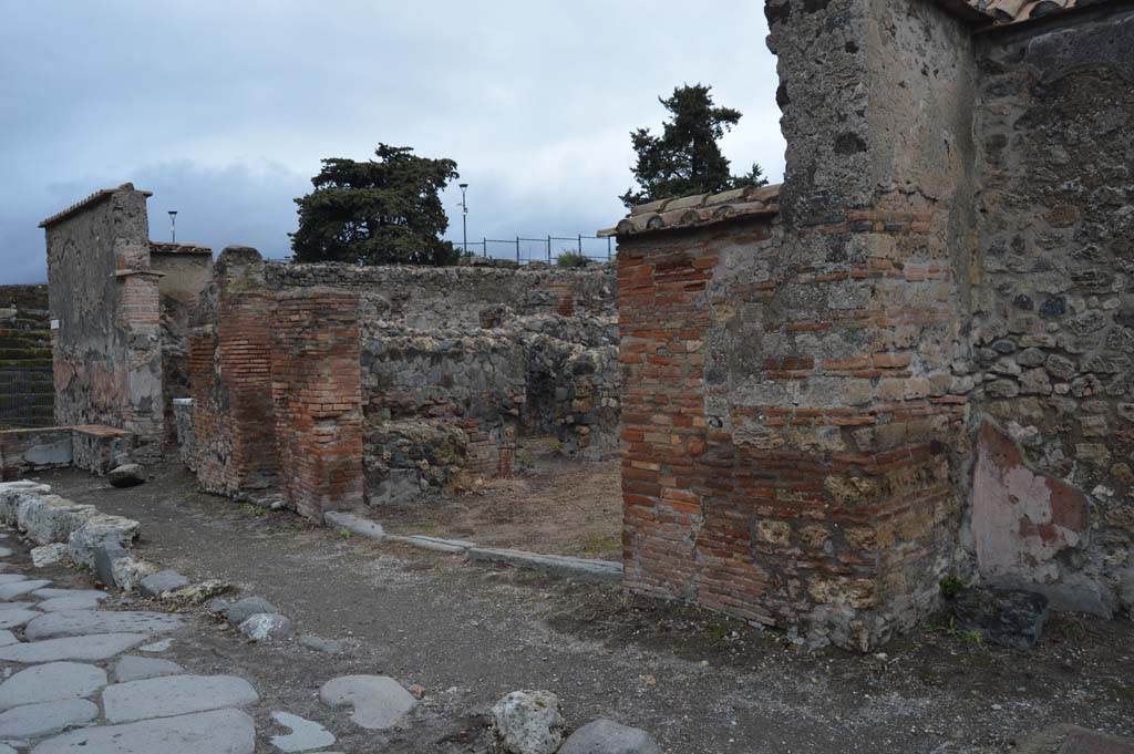 VI.1.4 Pompeii. March 2019. Looking north-east on Via Consolare to entrance doorway, in centre and towards VI.1.2, on left.
Foto Taylor Lauritsen, ERC Grant 681269 DÉCOR.