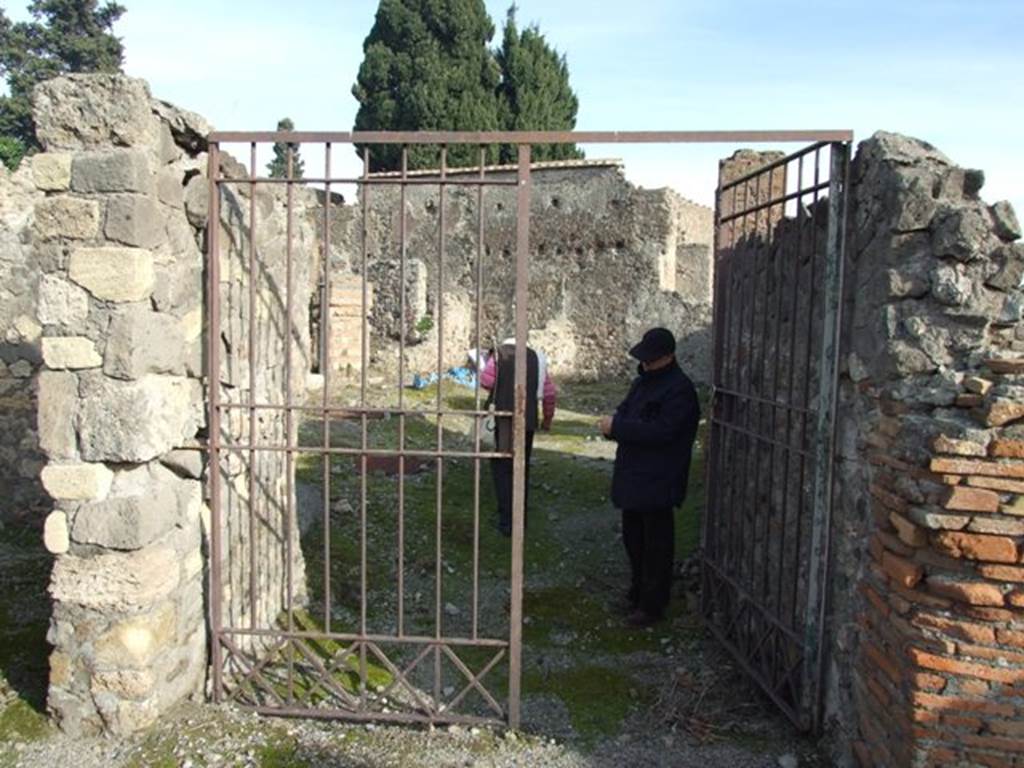 VI.1.4 Pompeii. December 2007. Entrance to rear of inn.