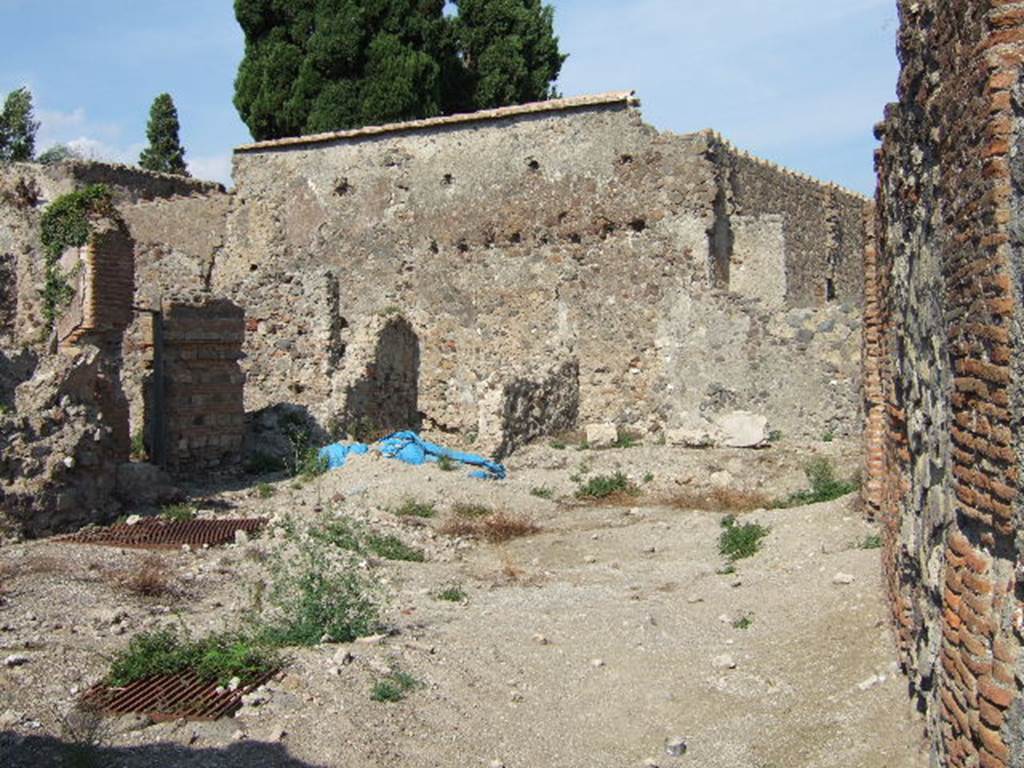 VI.1.4 Pompeii. December 2007. Looking east to rear of inn.