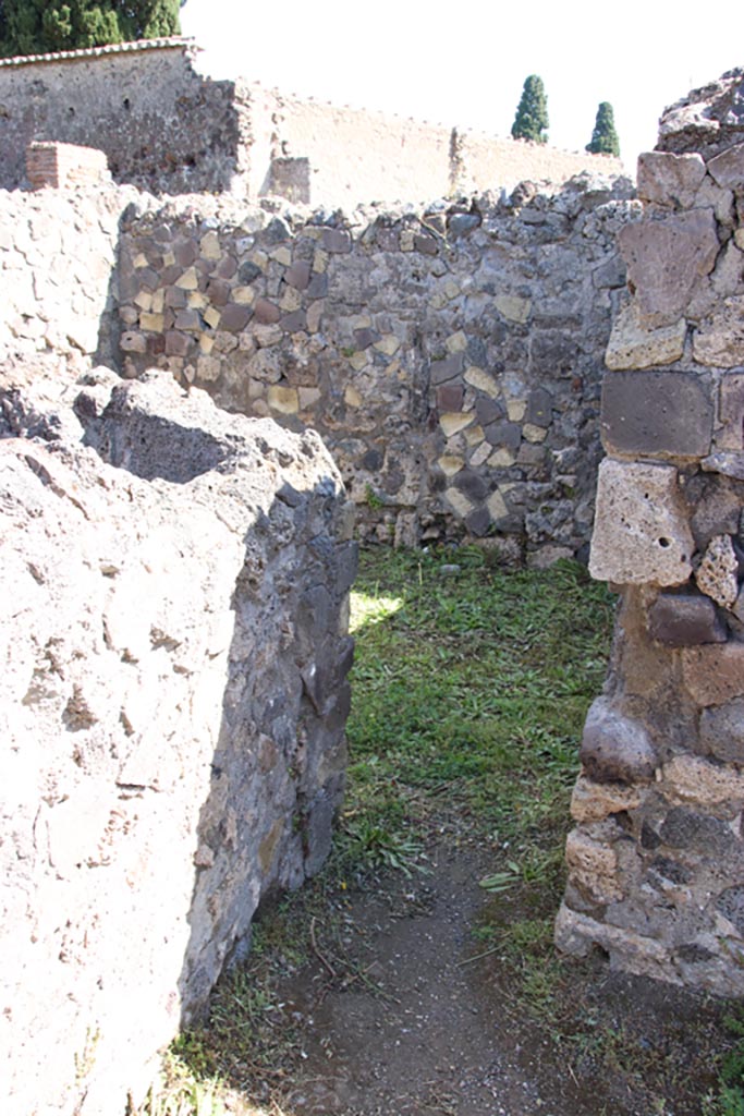 VI.1.5 Pompeii. May 2024.
Small doorway to room in north-east corner. Photo courtesy of Klaus Heese.