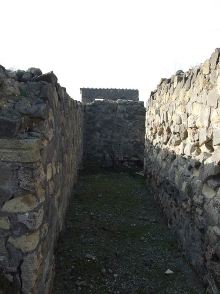 VI.1.7 House of the Vestals. Room 5 corridor leading to latrine.