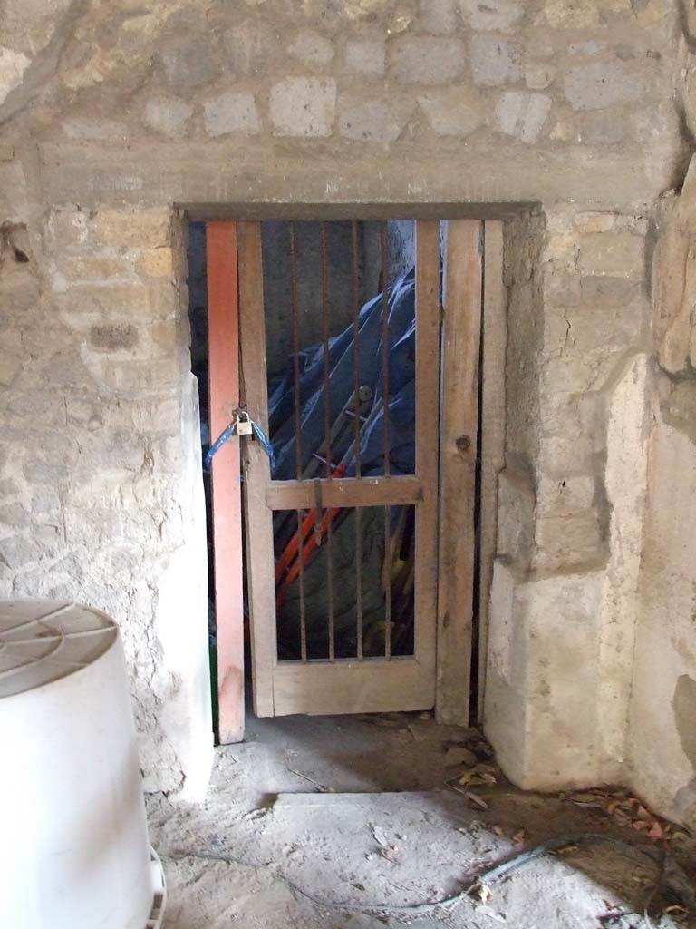 VI.1.7 Pompeii. December 2007. Doorway to room 18.