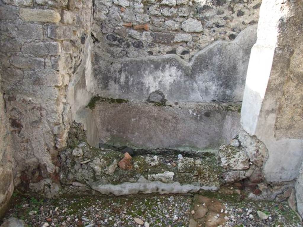 VI.1.7 Pompeii. December 2007. Room 26, looking west across caldarium towards basin/tub faced with white plaster on the west wall.