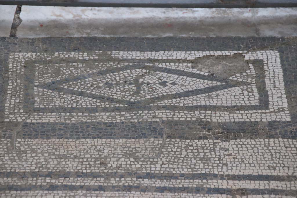 VI.1.8 Pompeii. September 2021.
Detail of mosaic threshold of doorway leading to atrium of VI.1.7, on east side. Photo courtesy of Klaus Heese.