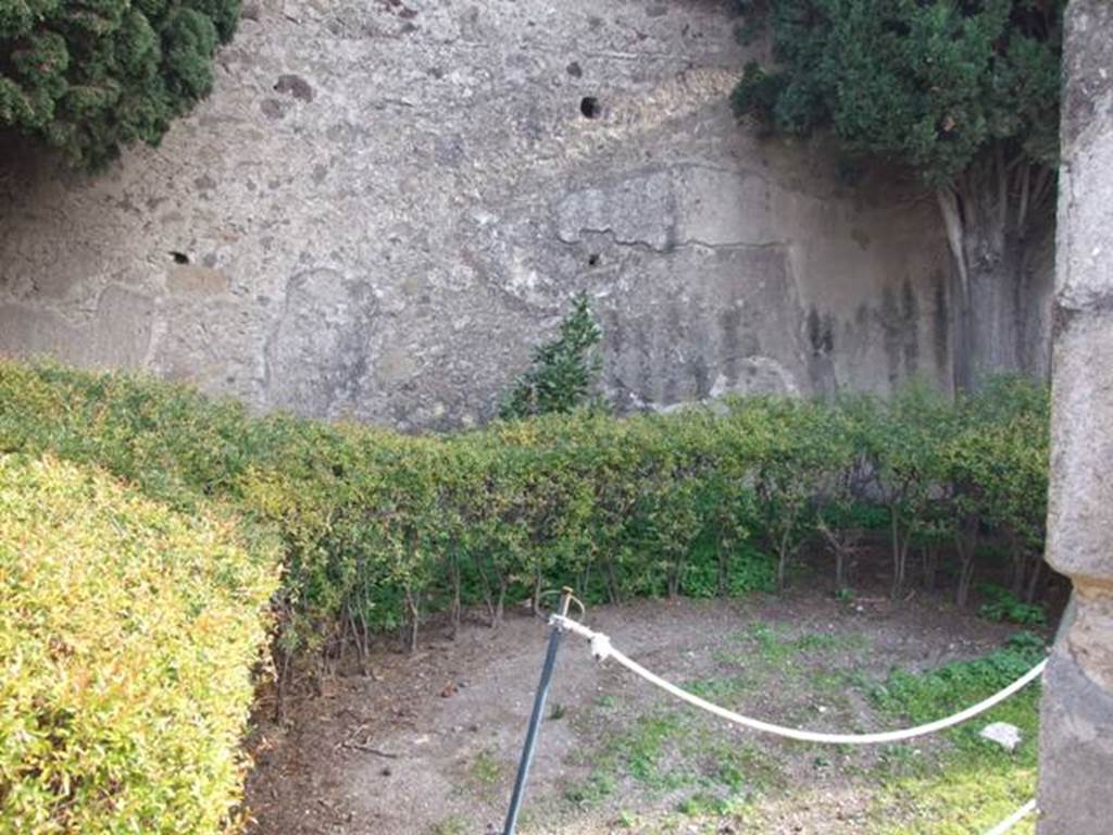 VI.1.10 Pompeii. December 2007. Room 8, garden. According to Jashemski, the garden in the north-east corner at the rear of the house was excavated in 1770-71. It had a portico on part of its west side, supported by two limestone pillars. The room to the south had a large window which gave a view into the garden. See Jashemski, W. F., 1993. The Gardens of Pompeii, Volume II: Appendices. New York: Caratzas. (p.119)