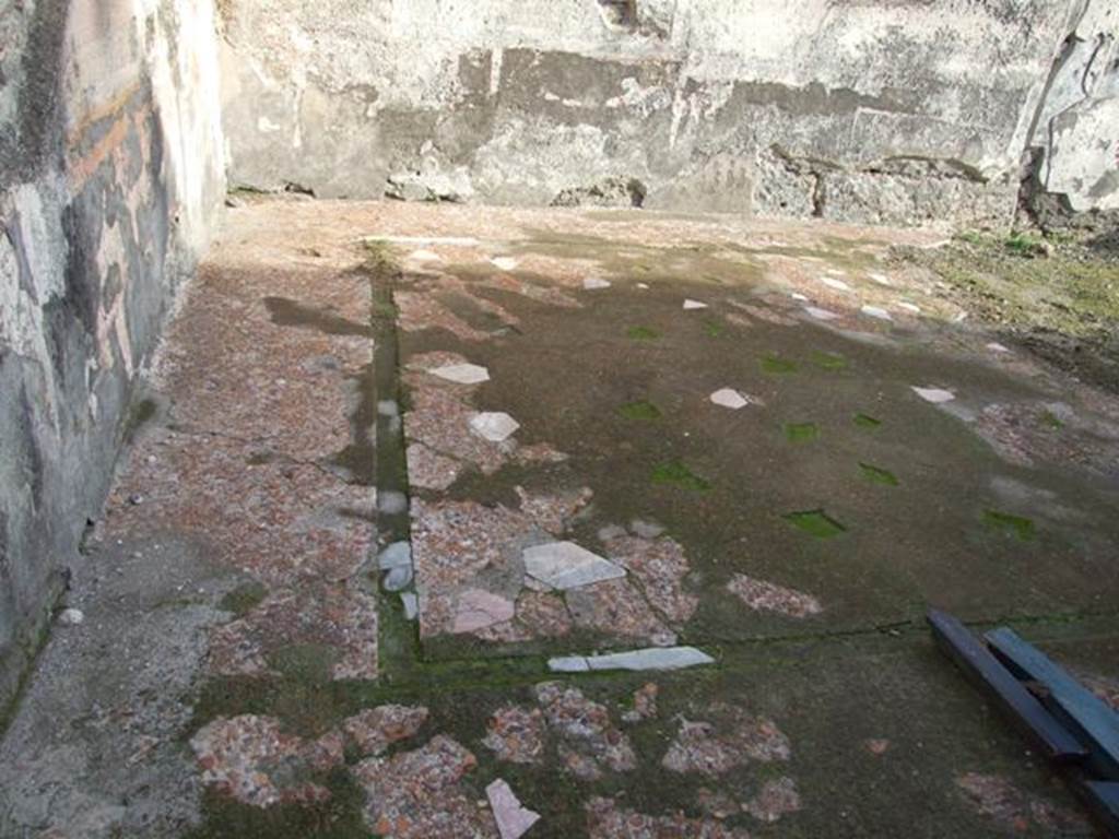 VI.1.10 Pompeii. December 2007. Room 16, floor in large room on south side of tablinum.