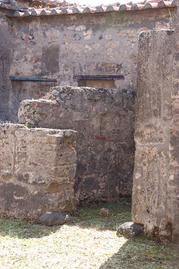 VI.1.10 Pompeii. May 2024.
Doorway to room 17 on south side of atrium. Photo courtesy of Klaus Heese.