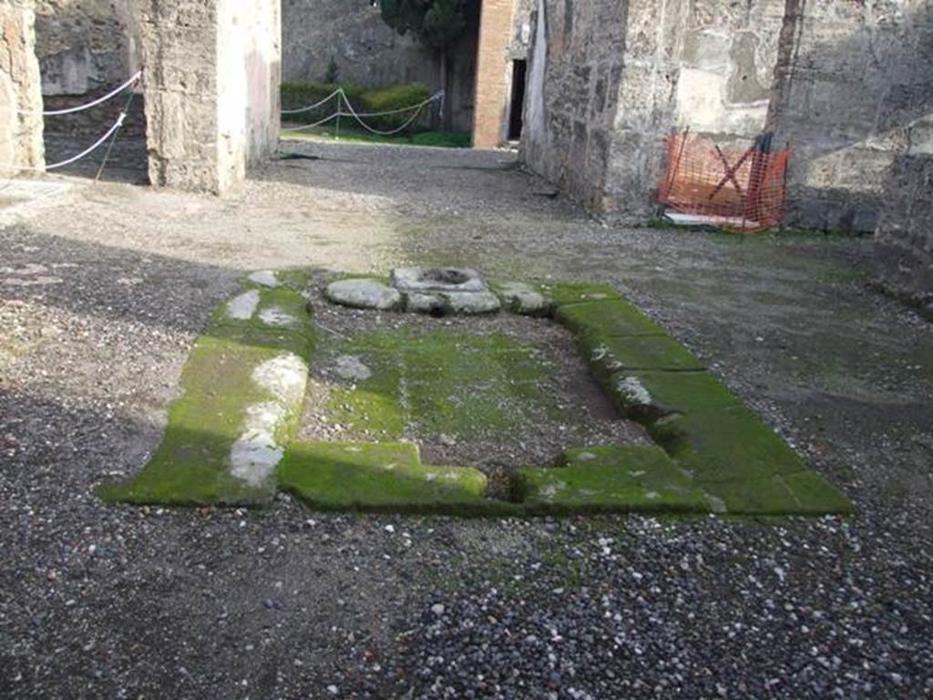 VI.1.10 Pompeii. December 2007.  Looking east across impluvium in atrium.