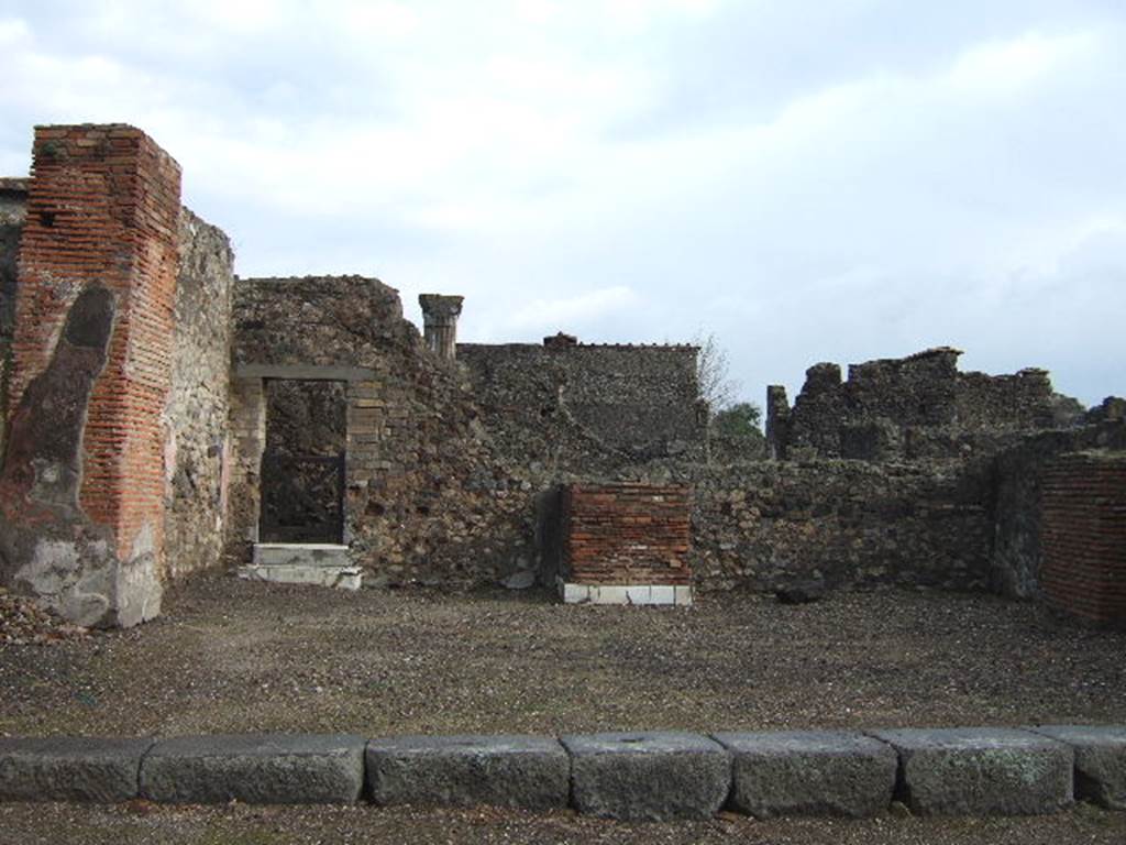 VI.1.13 Pompeii. December 2005. Looking east.