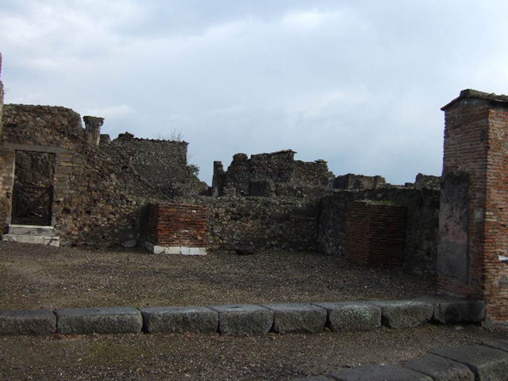 VI.1.13 Pompeii. December 2005. South and east walls.
