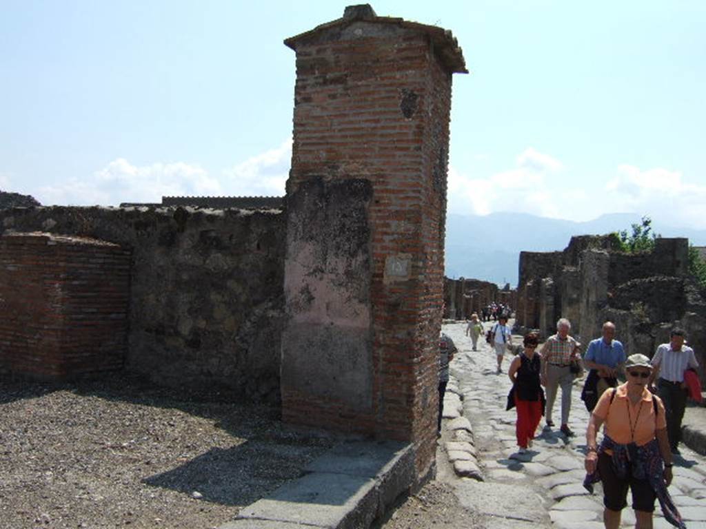VI.1.13 Pompeii. May 2006. South wall and Via Consolare, looking south.