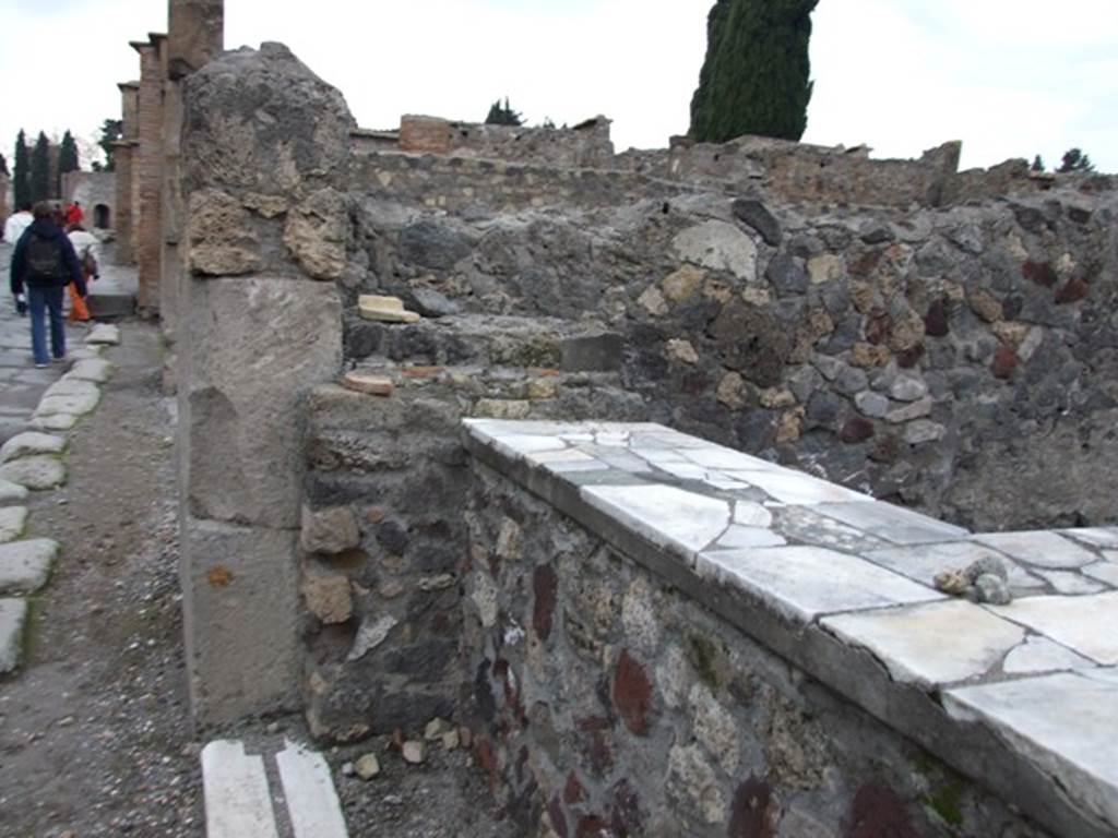 VI.1.17 Pompeii. December 2007. Looking north along marble counter with display shelves.