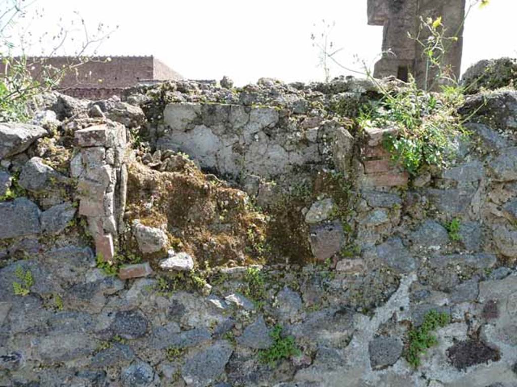 VI.1.17 Pompeii. May 2010. South wall of the bar, with the remains of a niche ?