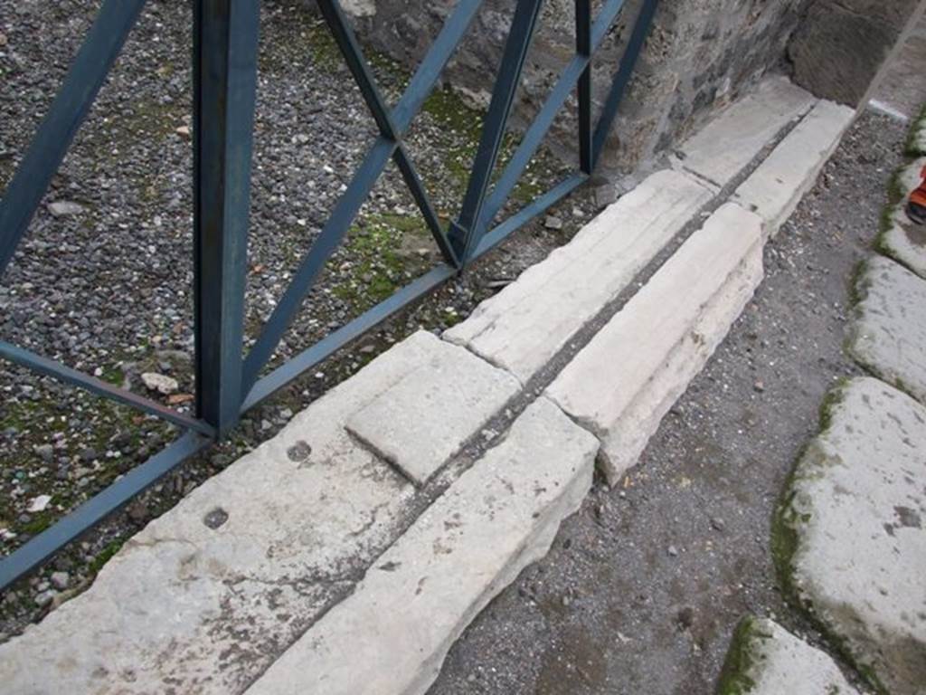 VI.1.18 Pompeii. December 2007. Threshold or sill.