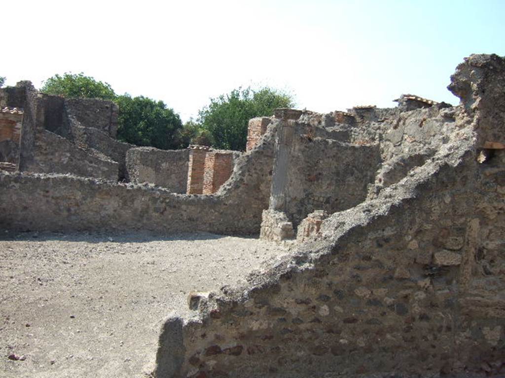 VI.1.22 Pompeii. September 2005. Looking north-west.