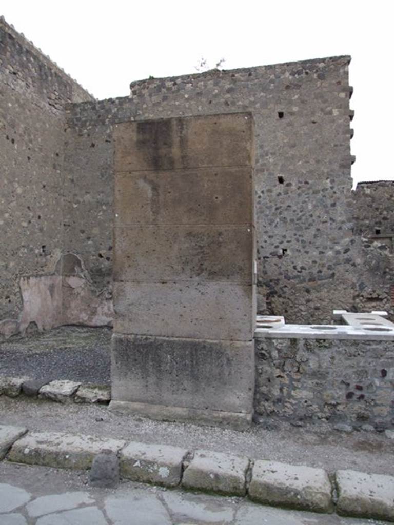Pilaster between VI.2.2 and VI.2.1. Possible site of eituns? According to Cooley, Oscan inscriptions (eituns) came to light when the plaster had peeled off the walls after excavation. These were painted on the outer walls of houses near street corners. An example has been found at VI.2.4. These eituns were thought to relate to the military operations from the time of Sulla’s besiege of Pompeii. See Cooley, A. and M.G.L., 2004. Pompeii : A Sourcebook. London : Routledge. (p.19)
According to Antonini, the site of the eituns was to the left of doorway numbered VI.2.1, as above. The one found here is known as Vetter 23. It read –
eksuk. amvianud. eituns
anter. tiurri. XII. ini. ver(u)
sarinu. puf. faamat
m(a)r(a(hi)s). aadiriis. v(iibieis)
See Antonini, R. (2007): Contributi pompeiani II-IV, in
Quaderni di Studi Pompeiani, 1/2007, (p.47)
According to Cooley, this translated as –
“Go by this route between the 12th tower and the Salt Gate, where Maras Atrius, son of Vibius, gives instructions”. She added the note that the Salt Gate is the Oscan name for what is now known as the Herculaneum Gate.