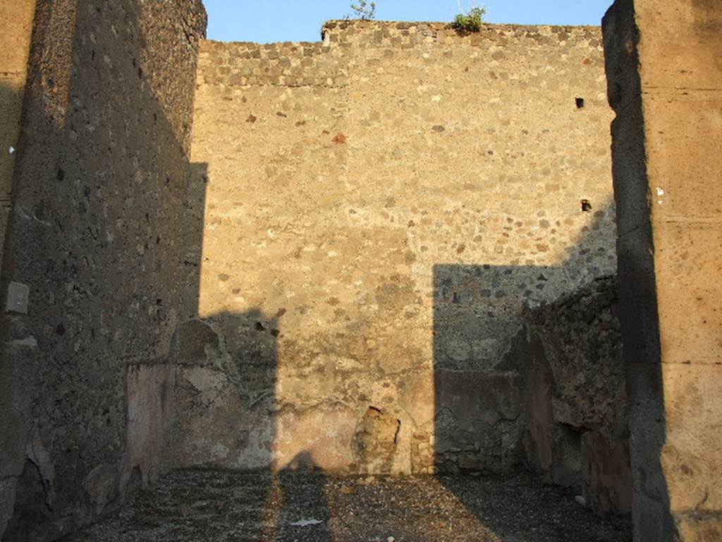 VI.2.2 Pompeii. Shop. December 2006. East wall.