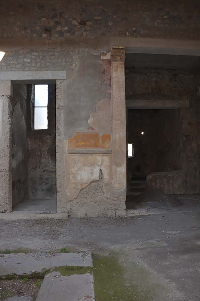 VI.2.4 Pompeii. March 2019.
Looking north across impluvium towards pilaster between second cubiculum and north ala with capital at top, on right.
Foto Annette Haug, ERC Grant 681269 DÉCOR.