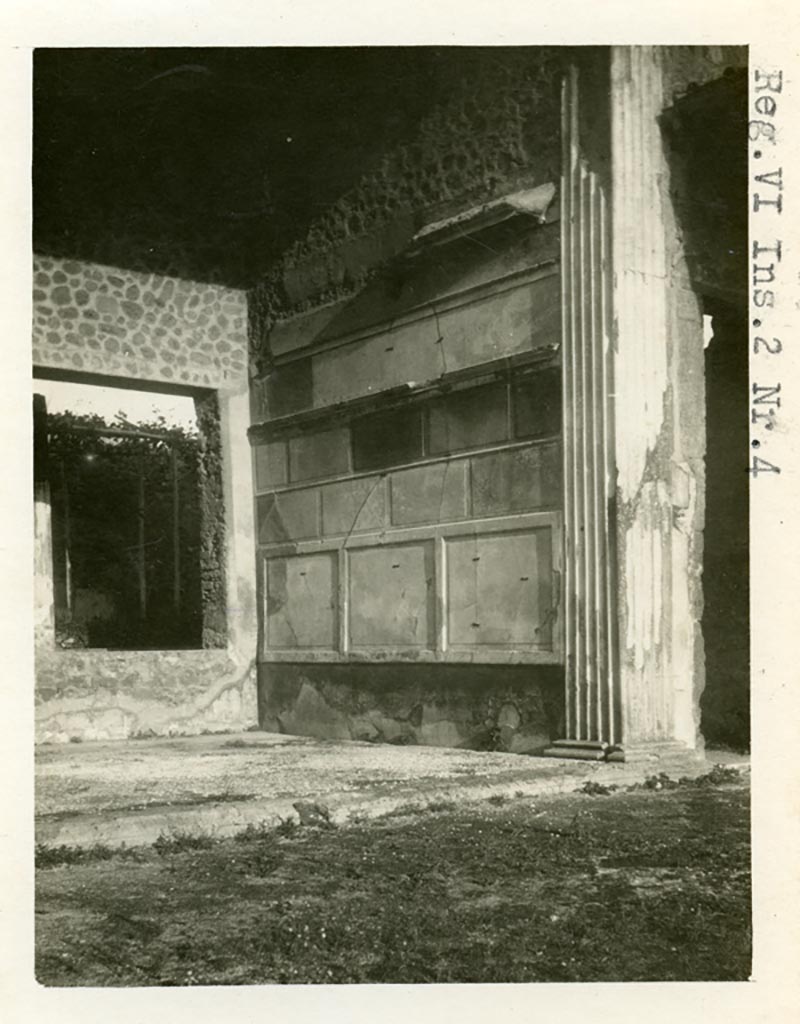 VI.2.4 Pompeii. Pre-1937-39. South wall of tablinum.
Photo courtesy of American Academy in Rome, Photographic Archive. Warsher collection no. 1395.