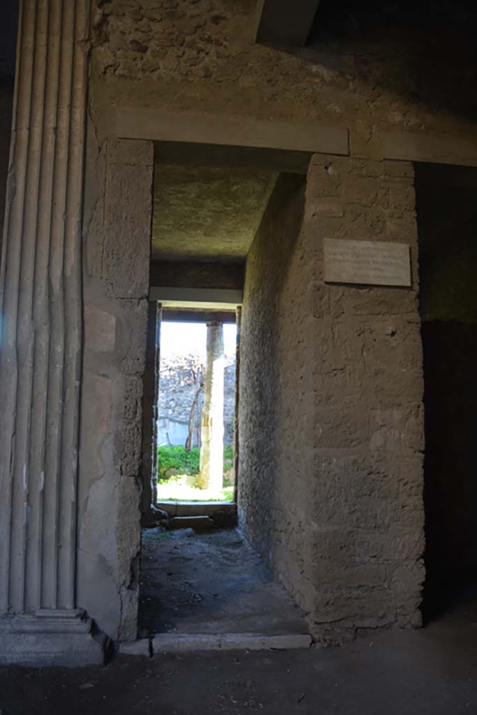 VI.2.4 Pompeii, December 2017.
Looking east towards corridor on south side of tablinum leading to garden area.
Foto Annette Haug, ERC Grant 681269 DÉCOR.