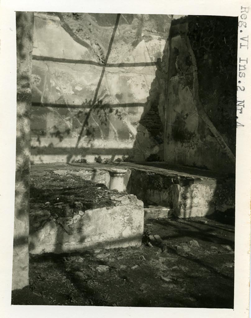VI.2.4 Pompeii. Pre-1937-39. Summer triclinium with painted north wall.
Photo courtesy of American Academy in Rome, Photographic Archive. Warsher collection no. 1397.