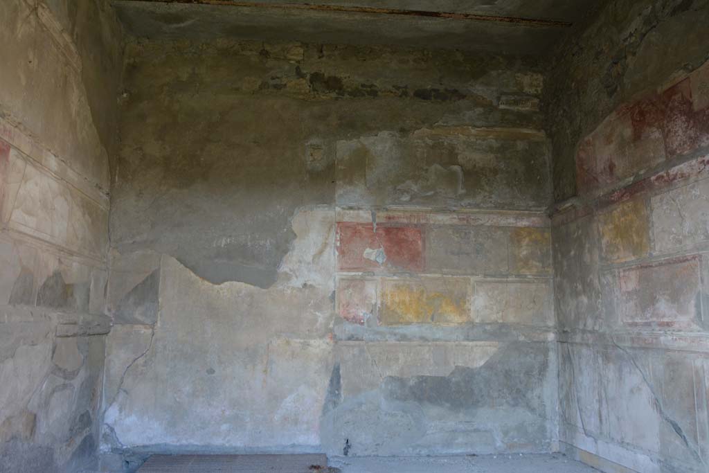 VI.2.4 Pompeii. March 2019. Looking west into oecus.
Foto Annette Haug, ERC Grant 681269 DÉCOR.