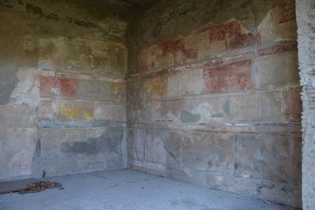 VI.2.4 Pompeii. December 2017. Looking towards north-west corner of oecus.
Foto Annette Haug, ERC Grant 681269 DÉCOR.
