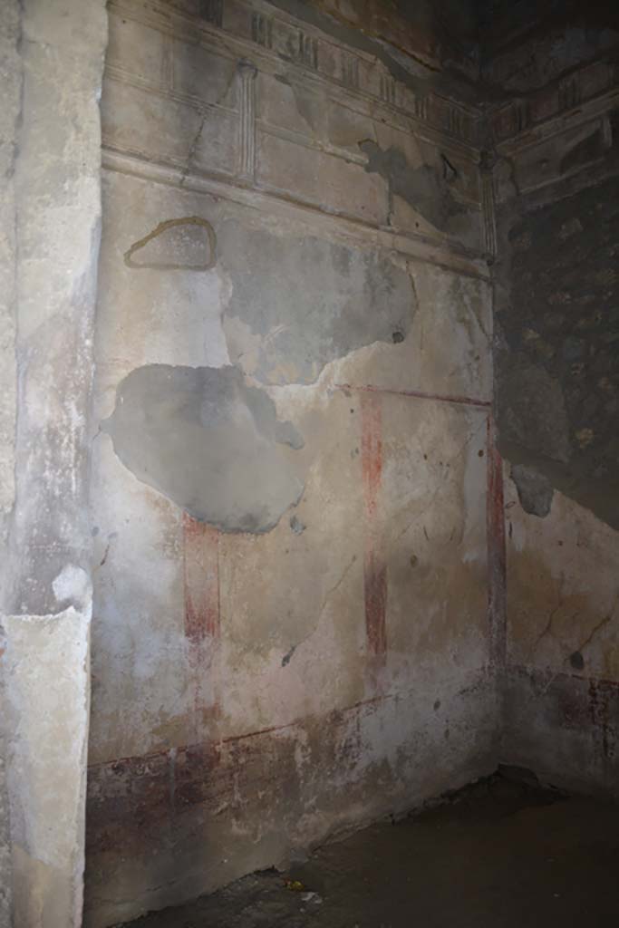 VI.2.4 Pompeii. December 2017. Looking through doorway towards east wall of cubiculum.
Foto Annette Haug, ERC Grant 681269 DÉCOR.