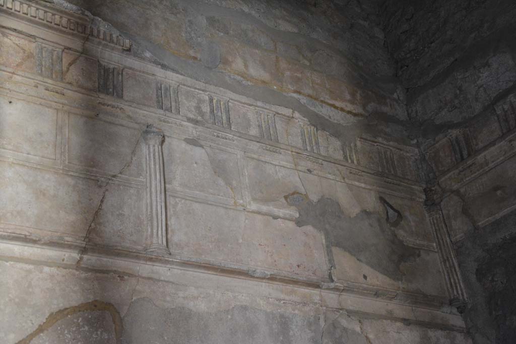 VI.2.4 Pompeii, December 2017. Cubiculum on south side of atrium, looking towards upper east wall at south end.
Foto Annette Haug, ERC Grant 681269 DÉCOR.