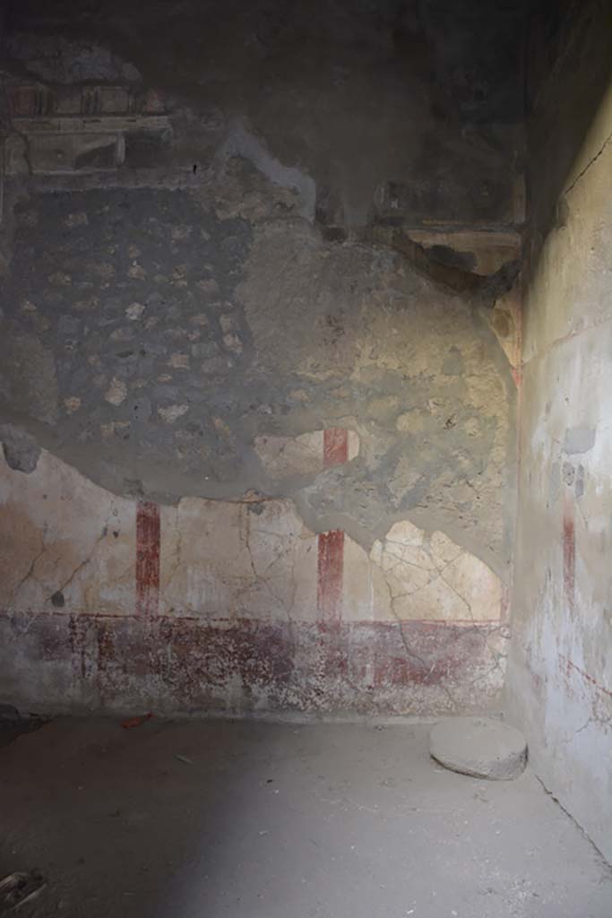 VI.2.4 Pompeii. December 2017. Looking towards south wall of cubiculum.
Foto Annette Haug, ERC Grant 681269 DÉCOR.