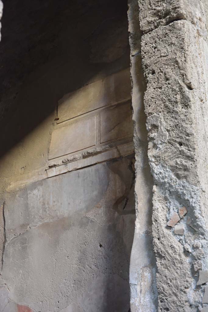 VI.2.4 Pompeii. December 2017.
Looking through doorway from atrium towards west wall of cubiculum.
Foto Annette Haug, ERC Grant 681269 DÉCOR.