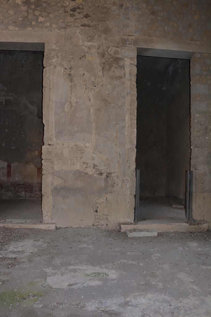 VI.2.4 Pompeii. March 2019.
Looking towards south side of atrium towards pilaster between cubiculum, on left, and doorway to a room on east side of shop at VI.2.3.
Foto Annette Haug, ERC Grant 681269 DÉCOR.