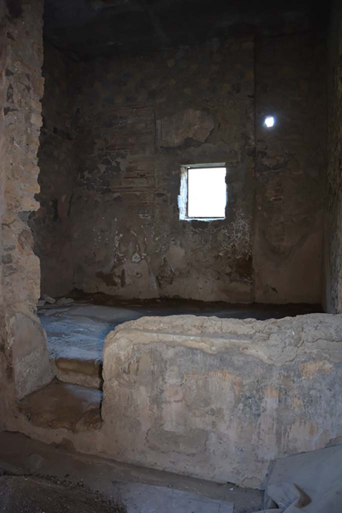 VI.2.4 Pompeii. December 2017. Looking towards north wall of rear room behind north ala.
Foto Annette Haug, ERC Grant 681269 DÉCOR.