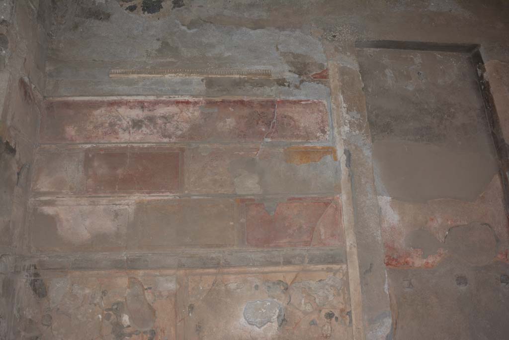 VI.2.4 Pompeii. March 2019. Upper east wall of ala, with site of lararium, on right.
Foto Annette Haug, ERC Grant 681269 DÉCOR.
