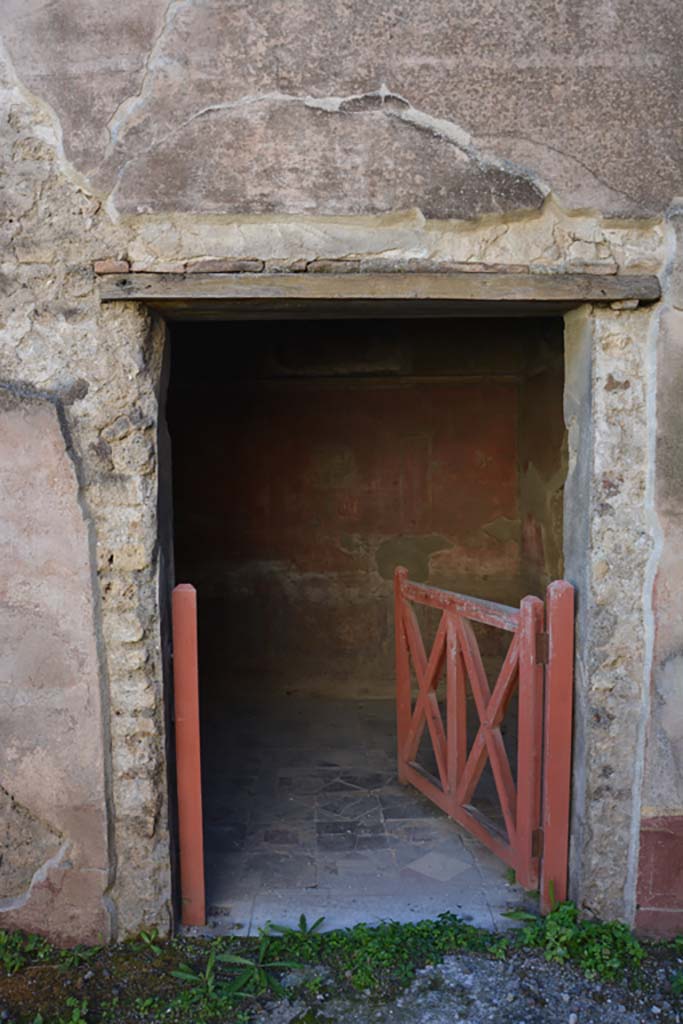 VI.2.4 Pompeii. December 2017. Looking south into doorway to diaeta.
Foto Annette Haug, ERC Grant 681269 DÉCOR.