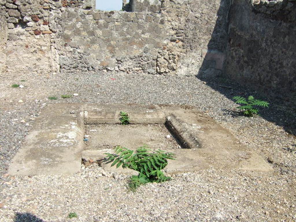 VI.2.11 Pompeii. September 2005.
Looking east across atrium (3) and impluvium (4) to site of bricked up window.